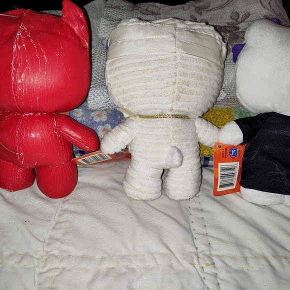 Vintage lot of Halloween themed Hello Kitty plushies - Picture 2 of 5